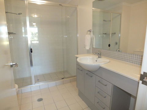 Pacific Marina Apartments - Accommodation Search 28