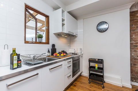 Chippendale Â· Quaint 1880â€™s Sydney Chippendale Terrace House - Accommodation Search 8