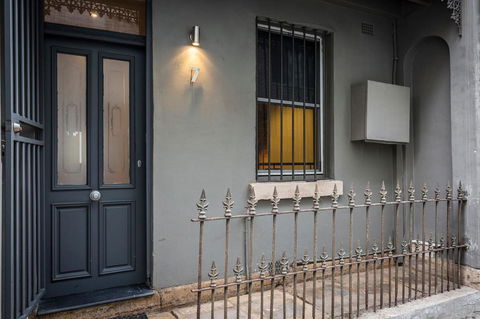 Chippendale Â· Quaint 1880â€™s Sydney Chippendale Terrace House - Accommodation Search 13