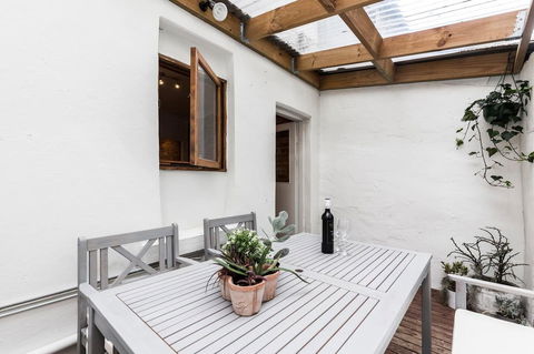 Chippendale Â· Quaint 1880â€™s Sydney Chippendale Terrace House - Accommodation Search 7