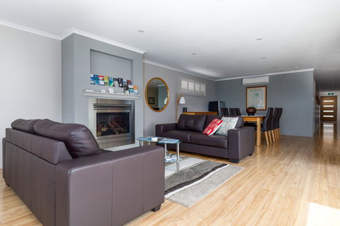 The Edgewater On Greville - Accommodation Search 12