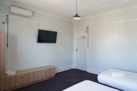 Rosehill Hotel - Accommodation Search 4
