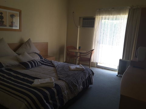 Rest Easy Motel - Accommodation Search 23