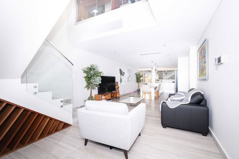 Luxury Villa Darlington - Vine - Accommodation Search 0