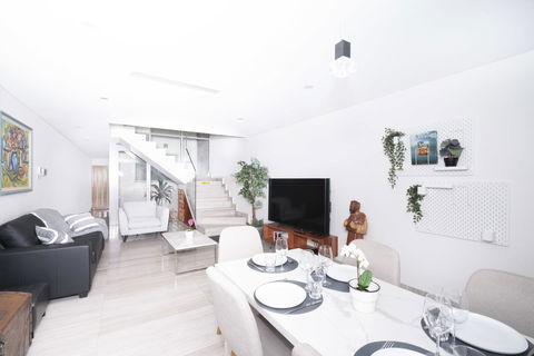 Luxury Villa Darlington - Vine - Accommodation Search 7