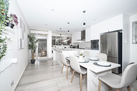 Luxury Villa Darlington - Vine - Accommodation Search 3