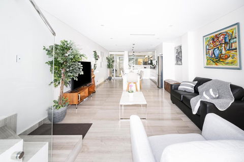 Luxury Villa Darlington - Vine - Accommodation Search 1
