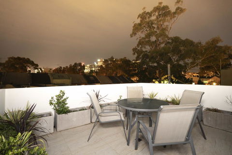Luxury Villa Darlington - Vine - Accommodation Search 5