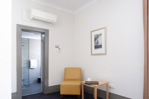 Royal Exhibition Hotel - Accommodation Search 21