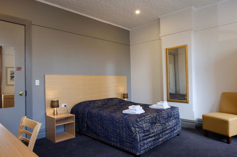 Royal Exhibition Hotel - Accommodation Search 13