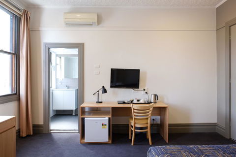 Royal Exhibition Hotel - Accommodation Search 11