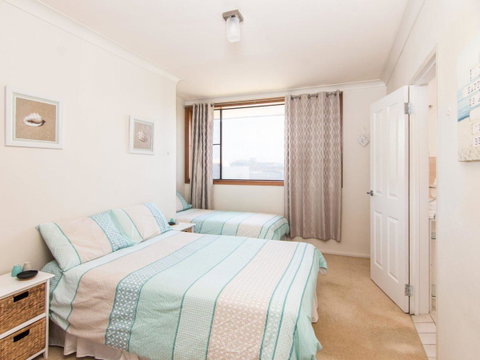 Shoreline 7 - Accommodation Search 5