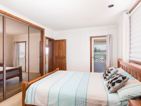 Shoreline 7 - Accommodation Search 7
