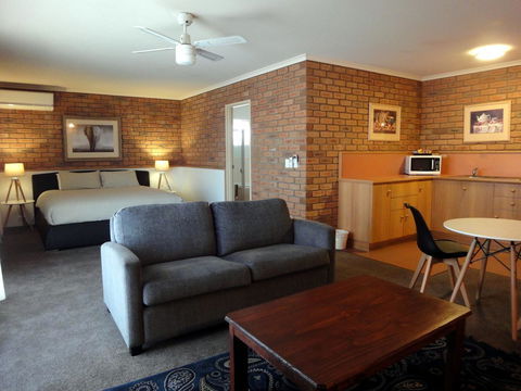 Summerhill Motor Inn - Accommodation Search 35