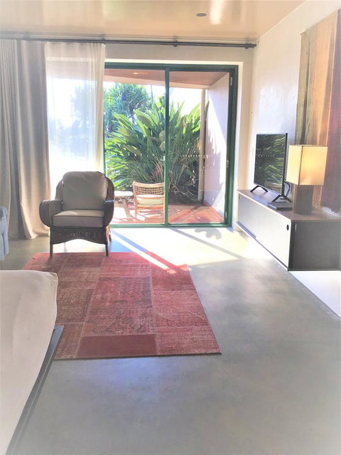 Beach Hotel Resort - Accommodation Search 12