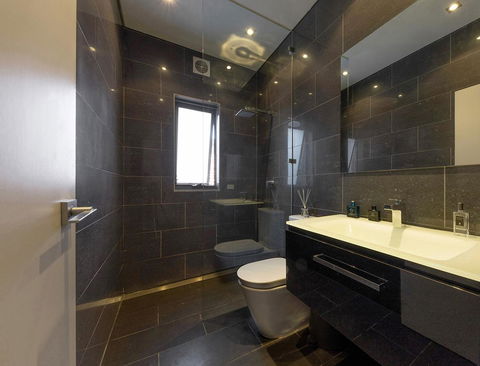 BONDI BEACH PRIME 1 Bedroom + Sunroom - Accommodation Search 1