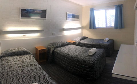 Coastal Bay Motel - Accommodation Search 21