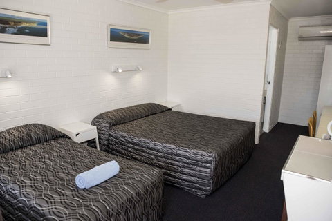 Coastal Bay Motel - Accommodation Search 31