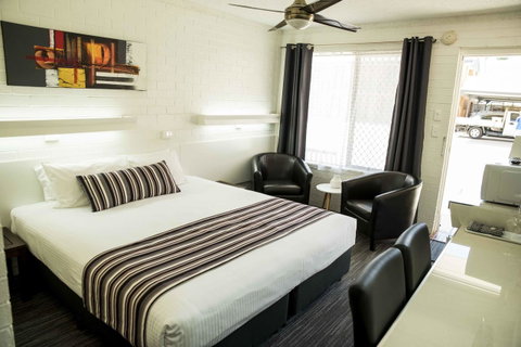 Coastal Bay Motel - Accommodation Search 27
