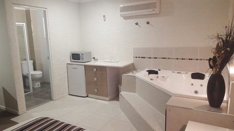 Coastal Bay Motel - Accommodation Search 40