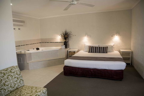 Coastal Bay Motel - Accommodation Search 26