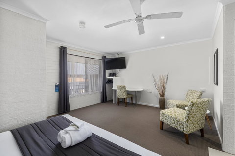 Coastal Bay Motel - Accommodation Search 12