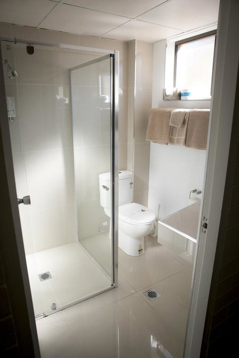 Coastal Bay Motel - Accommodation Search 30