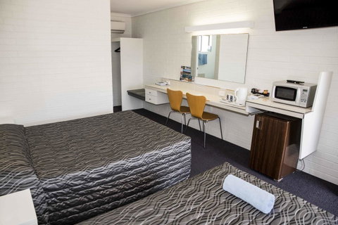 Coastal Bay Motel - Accommodation Search 29