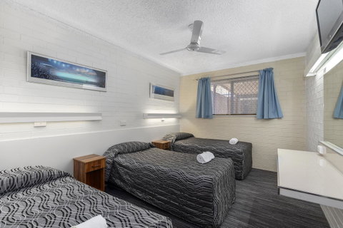 Coastal Bay Motel - Accommodation Search 17