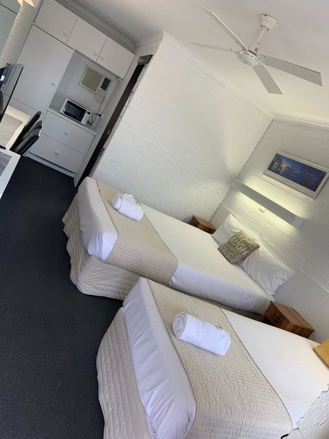 Coastal Bay Motel - Accommodation Search 34