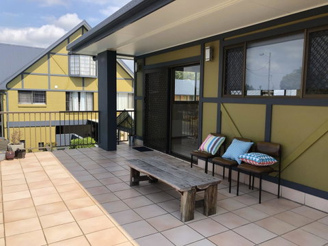 Coastal Bay Motel - Accommodation Search 25