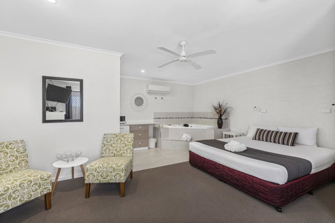 Coastal Bay Motel - Accommodation Search 13