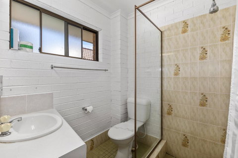 Coastal Bay Motel - Accommodation Search 10
