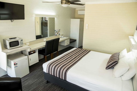Coastal Bay Motel - Accommodation Search 28