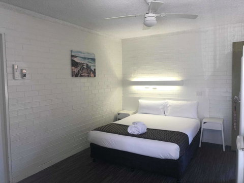 Coastal Bay Motel - Accommodation Search 19