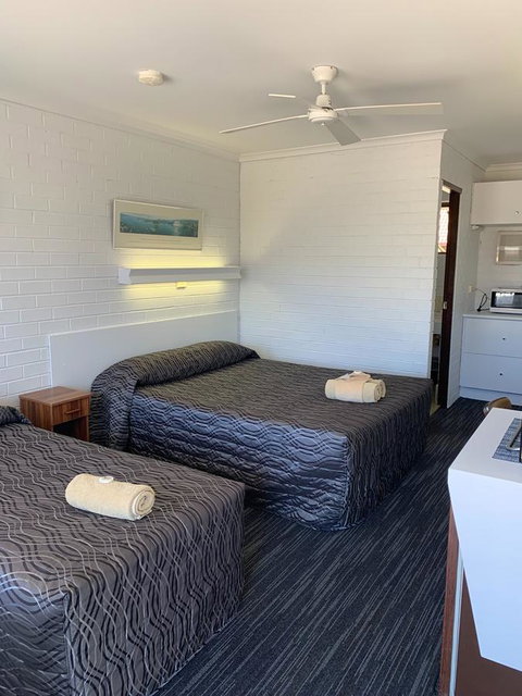 Coastal Bay Motel - Accommodation Search 33