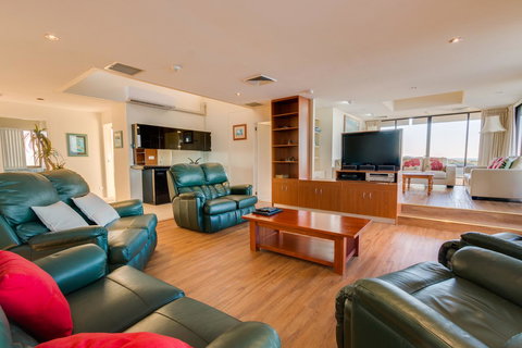 Pacific Towers Beach Resort - Accommodation Search 23