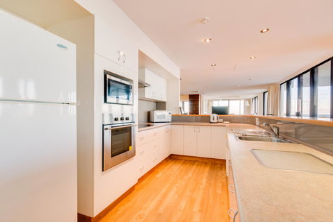 Pacific Towers Beach Resort - Accommodation Search 18