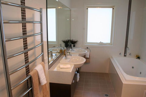 Encore Apartments - Accommodation Search 11