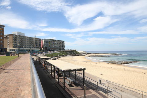 Arena Luxury Beachfront Apartment - Accommodation Search 32