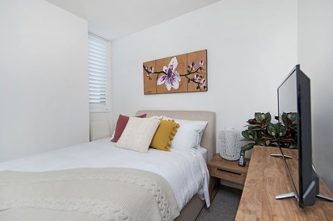 Arena Luxury Beachfront Apartment - Accommodation Search 24