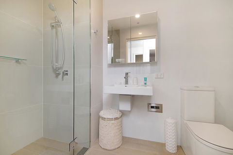 Arena Luxury Beachfront Apartment - Accommodation Search 25