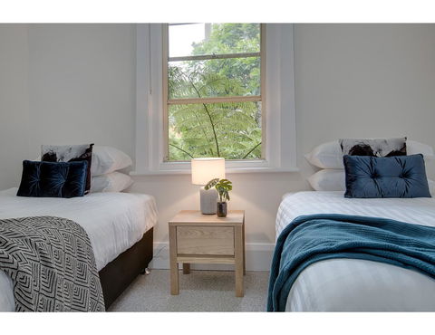 Large, Stylish And Quiet Penthouse Steps From Surf - Accommodation Search 18