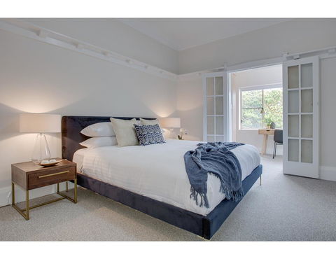 Large, Stylish And Quiet Penthouse Steps From Surf - Accommodation Search 1