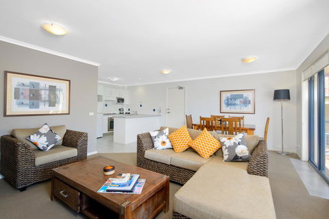 South Pacific Apartments - Accommodation Search 8