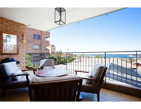 Ocean Views And Sea Breezes Over Bondi Beach - Accommodation Search 9