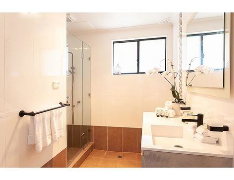 Ocean Views And Sea Breezes Over Bondi Beach - Accommodation Search 12