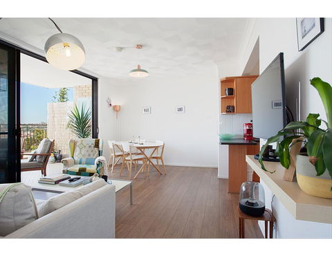 Ocean Views And Sea Breezes Over Bondi Beach - Accommodation Search 16