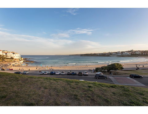 Ocean Views And Sea Breezes Over Bondi Beach - Accommodation Search 2