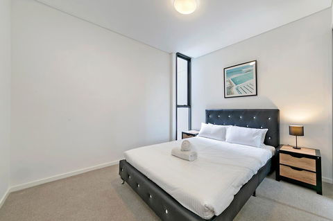 Stylish And Neat Two Bed Apartment In Wentworth Point - Accommodation Search 6